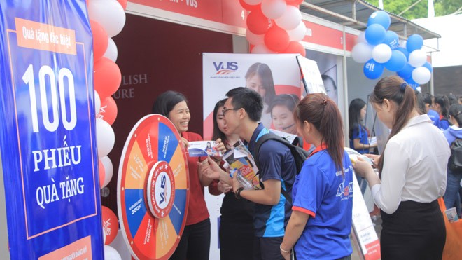 Sôi nổi các hoạt động hỗ trợ sinh viên TPHCM kiếm việc làm - ảnh 3