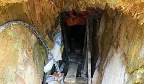 Bắt giữ 14 'vàng tặc' trên đồi cao - ảnh 1