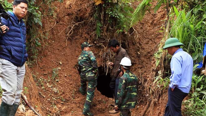 Công binh gài thuốc nổ đánh sập địa đạo của 'thiếc tặc' - ảnh 1