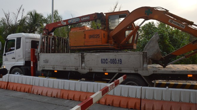 BOT Sóc Trăng tiếp tục bị phản đối, xe cứu thương mắc kẹt ở trạm - ảnh 3
