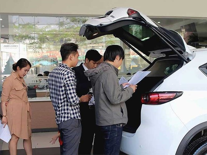 Đủ chiêu ‘móc túi’ người mua ô tô dịp Tết - ảnh 1