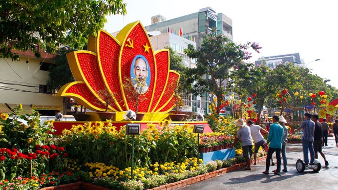 Độc đáo những chú chó 'biểu diễn' đờn ca tài tử tại Cần Thơ - ảnh 1