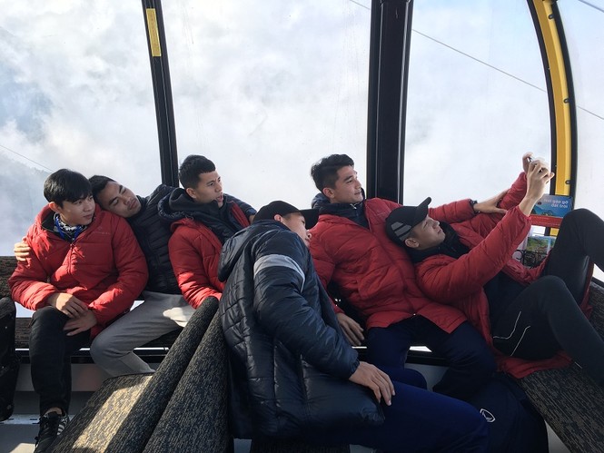 U23 Việt Nam thượng cờ trên đỉnh Fansipan - ảnh 4