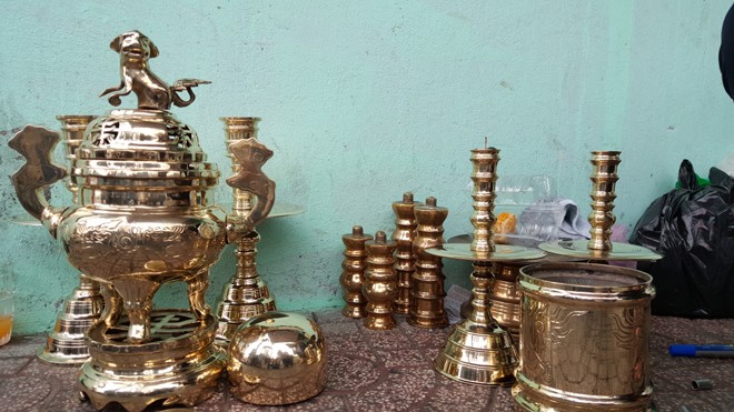 Chùi lư đồng ngày Tết ở Sài Gòn, kiếm tiền triệu mỗi ngày - ảnh 11