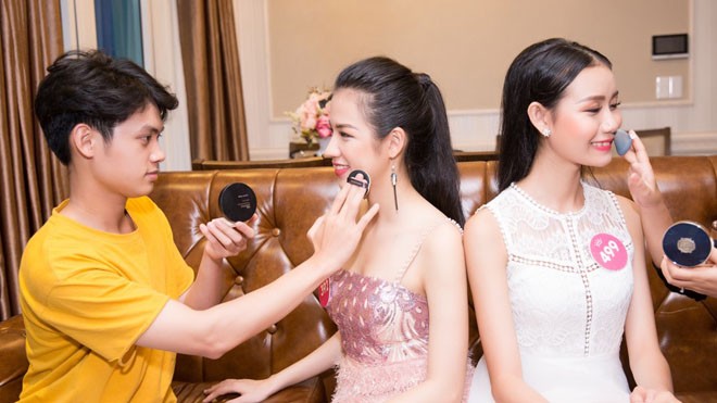 Bật mí “bí kíp” trang điểm của các thí sinh HHVN 2018 - ảnh 4