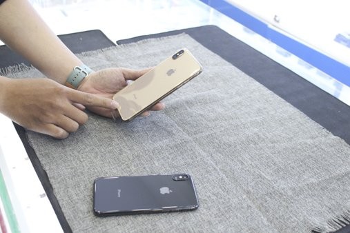 Mở hộp chiếc iPhone XS Max đầu tiên về Việt Nam giá 68 triệu đồng - ảnh 7