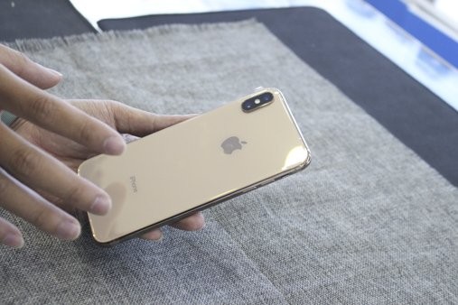 Mở hộp chiếc iPhone XS Max đầu tiên về Việt Nam giá 68 triệu đồng - ảnh 8