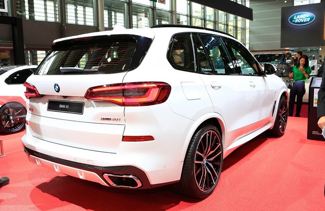 Tien_phong_BMW X5 thế hệ mới phía sau