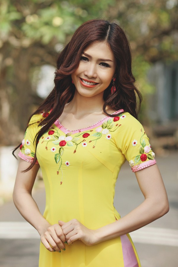 Hoa hậu Phan Thu Quyên khoe đường cong đẹp - ảnh 2