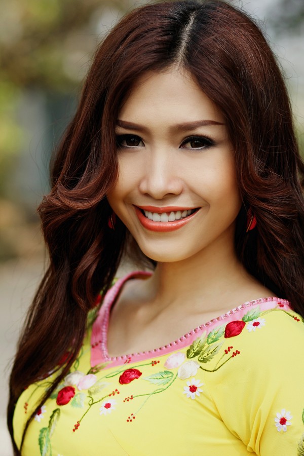 Hoa hậu Phan Thu Quyên khoe đường cong đẹp - ảnh 1