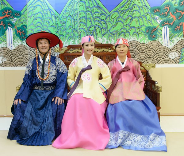 Ngọc Hân mặc Hanbok lộng lẫy ở Hàn Quốc - ảnh 3