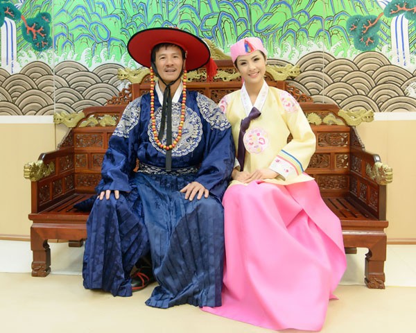 Ngọc Hân mặc Hanbok lộng lẫy ở Hàn Quốc - ảnh 4