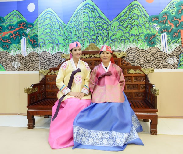 Ngọc Hân mặc Hanbok lộng lẫy ở Hàn Quốc - ảnh 5