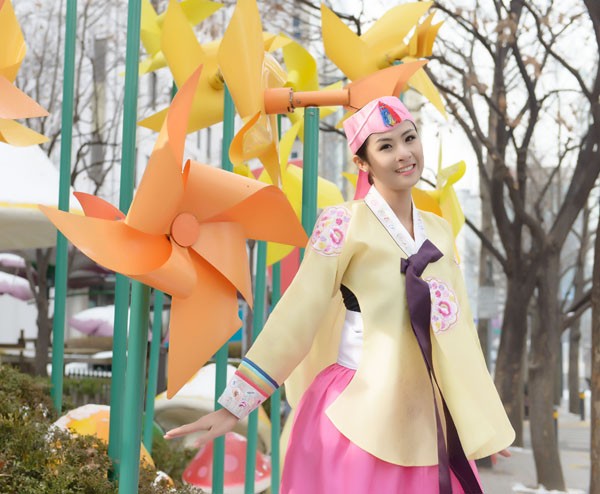 Ngọc Hân mặc Hanbok lộng lẫy ở Hàn Quốc - ảnh 7
