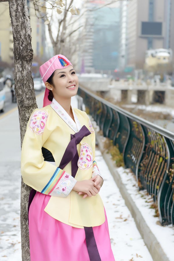 Ngọc Hân mặc Hanbok lộng lẫy ở Hàn Quốc - ảnh 12