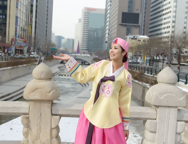 Ngọc Hân mặc Hanbok lộng lẫy ở Hàn Quốc - ảnh 9