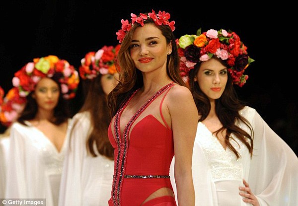 Miranda Kerr đeo vòng cổ giá hơn 60 tỷ đồng - ảnh 3