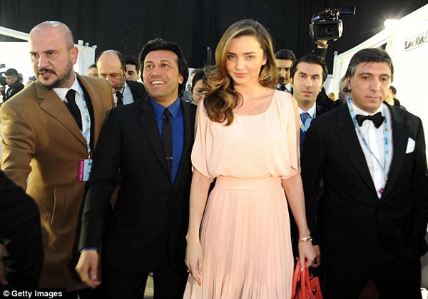 Miranda Kerr đeo vòng cổ giá hơn 60 tỷ đồng - ảnh 7