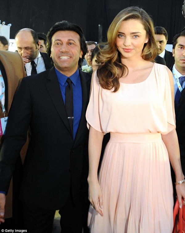 Miranda Kerr đeo vòng cổ giá hơn 60 tỷ đồng - ảnh 9
