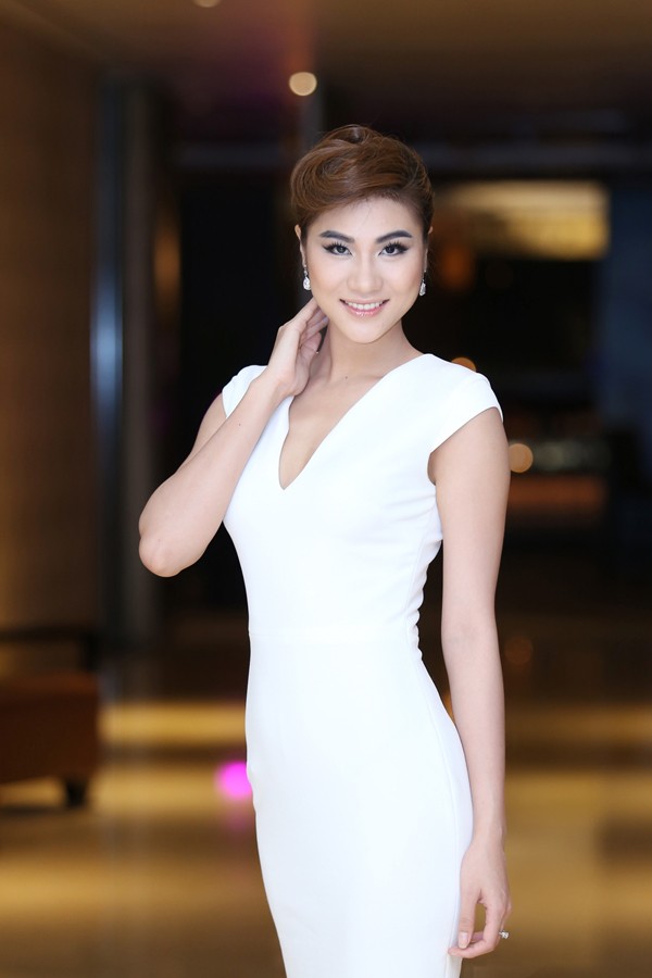 Siêu mẫu Kim Dung lấp ló vòng một gợi cảm - ảnh 6