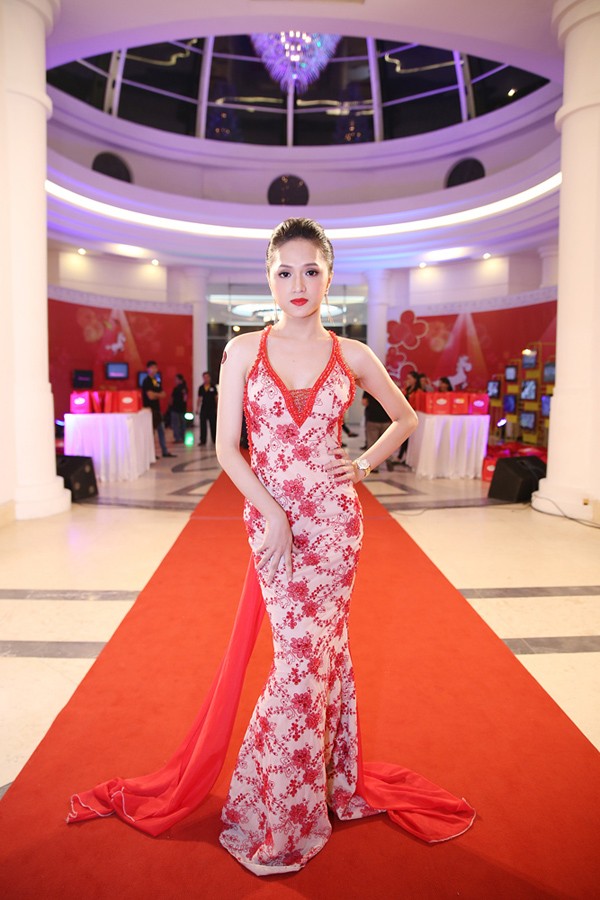 Hương Giang Idol siêu sexy, xóa sạch dấu vết chuyển giới - ảnh 5