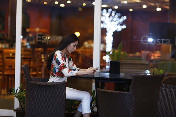 Thủy Tiên cười tít mắt vì bất ngờ được tặng quà Tết - ảnh 1