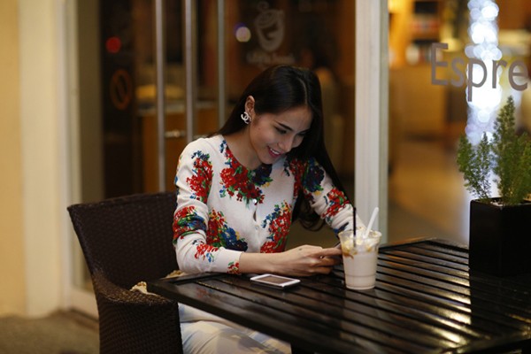 Thủy Tiên cười tít mắt vì bất ngờ được tặng quà Tết - ảnh 2