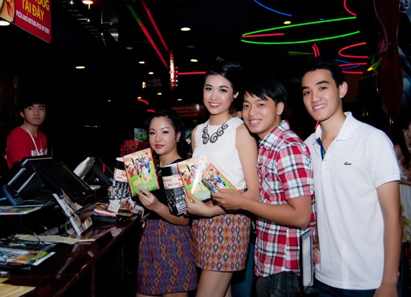 'Bà già' Thúy Nga 'cưa sừng làm nghé' ở rạp phim - ảnh 4