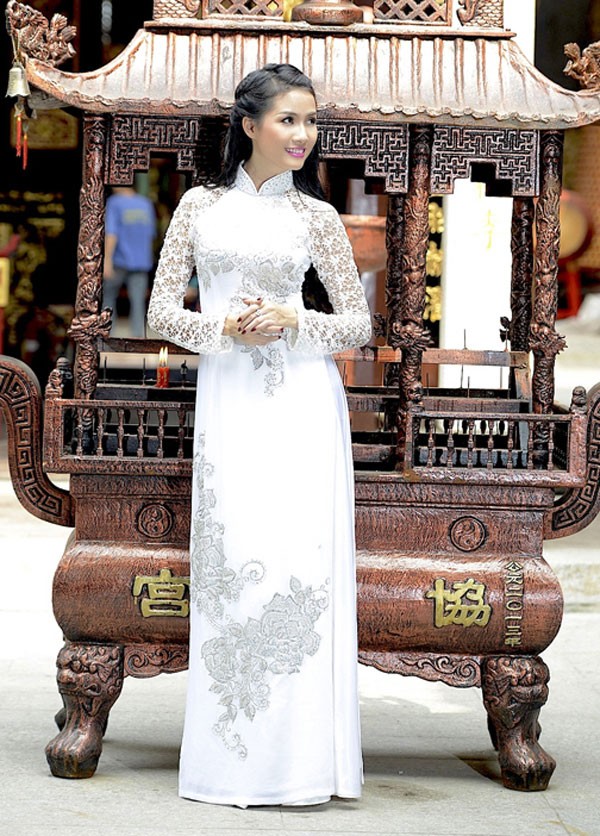 Phan Thị Mơ đẹp 'ngẩn ngơ' với áo dài ba miền - ảnh 4