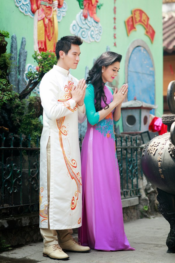 Lâm Chi Khanh đẹp dịu dàng với áo dài - ảnh 2