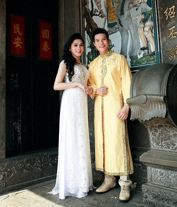 Lâm Chi Khanh đẹp dịu dàng với áo dài - ảnh 4
