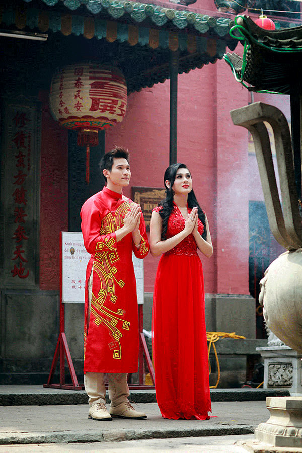 Lâm Chi Khanh đẹp dịu dàng với áo dài - ảnh 11