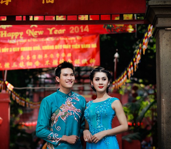 Lâm Chi Khanh đẹp dịu dàng với áo dài - ảnh 6