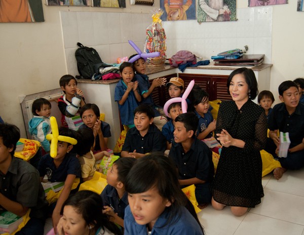 Thúy Nga làm từ thiện trước khi về Mỹ ăn Tết - ảnh 4
