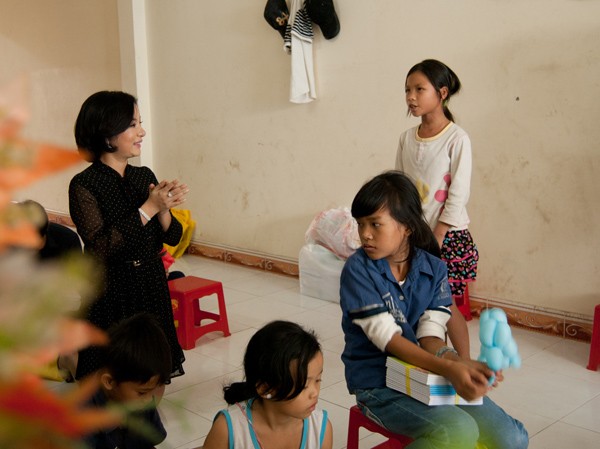 Thúy Nga làm từ thiện trước khi về Mỹ ăn Tết - ảnh 3