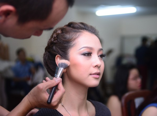 Jennifer Phạm đẹp kiêu sa với đầm dạ hội đỏ rực - ảnh 2