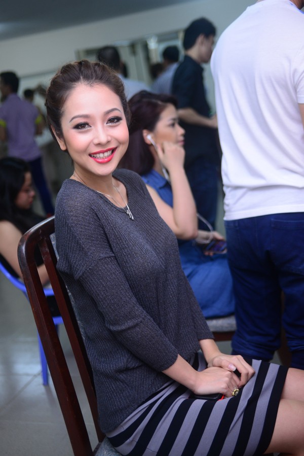 Jennifer Phạm đẹp kiêu sa với đầm dạ hội đỏ rực - ảnh 5