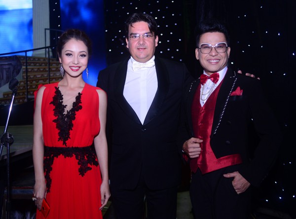 Jennifer Phạm đẹp kiêu sa với đầm dạ hội đỏ rực - ảnh 7