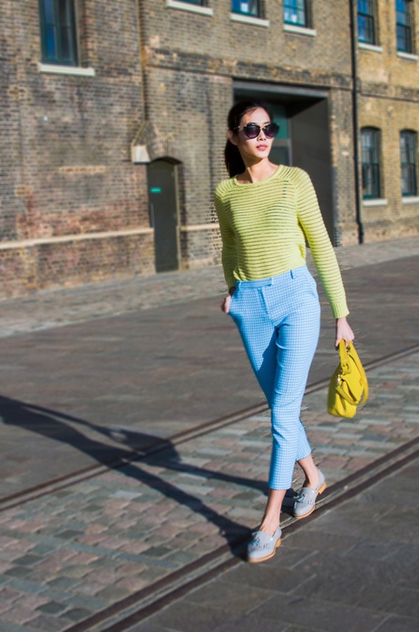 Hoàng Thùy mặc rực rỡ, sưởi ấm giá rét London - ảnh 2