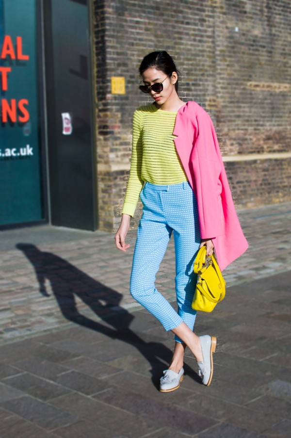 Hoàng Thùy mặc rực rỡ, sưởi ấm giá rét London - ảnh 5