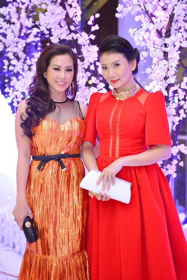 'Gái quê' Lê Thị Phương lại ăn mặc sến sẩm - ảnh 6