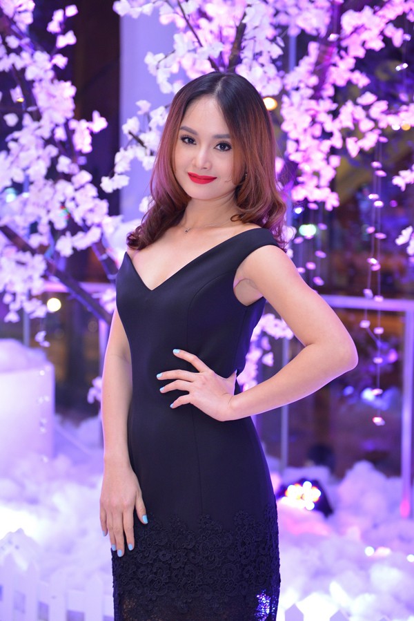 'Gái quê' Lê Thị Phương lại ăn mặc sến sẩm - ảnh 10