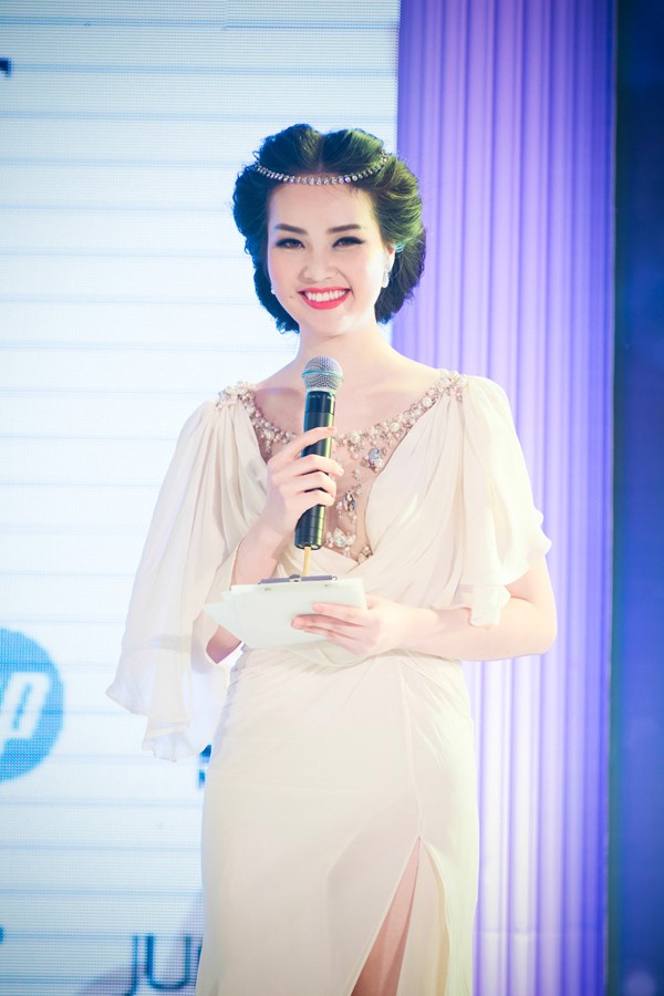 Á hậu Thụy Vân hóa 'nữ thần' Hy Lạp xinh đẹp - ảnh 8