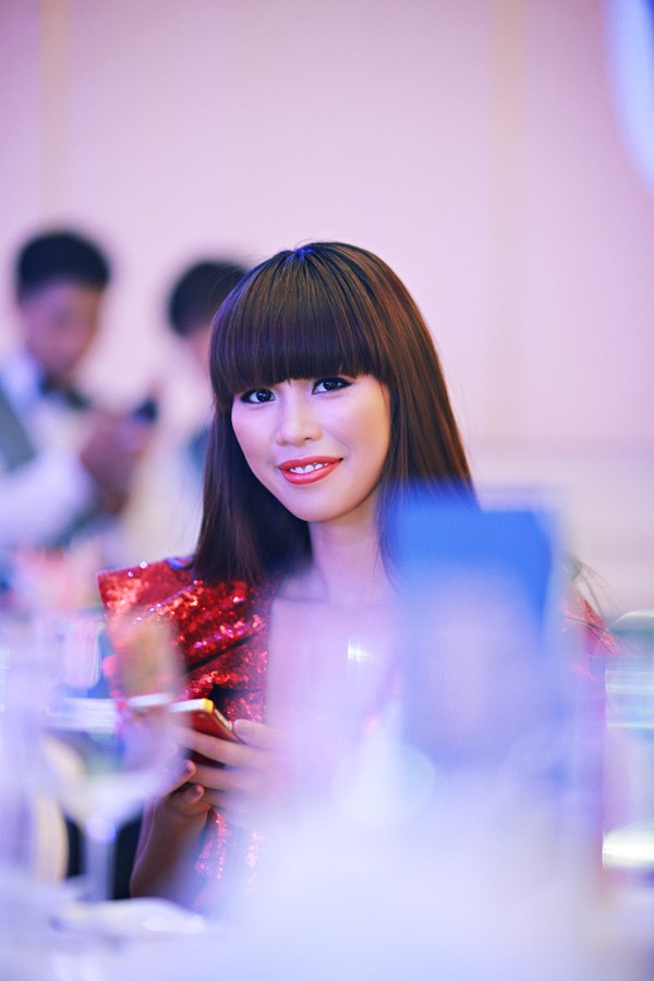 Hà Anh mặc váy lưới mỏng tang, lấp ló body nóng bỏng - ảnh 6