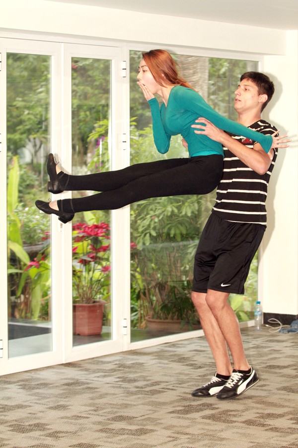 Ngân Khánh đưa bạn nhảy hotboy đi du lịch Hà Nội - ảnh 5