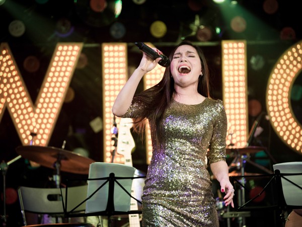 Ngọc Anh hát cực 'sung' trong minishow - ảnh 7