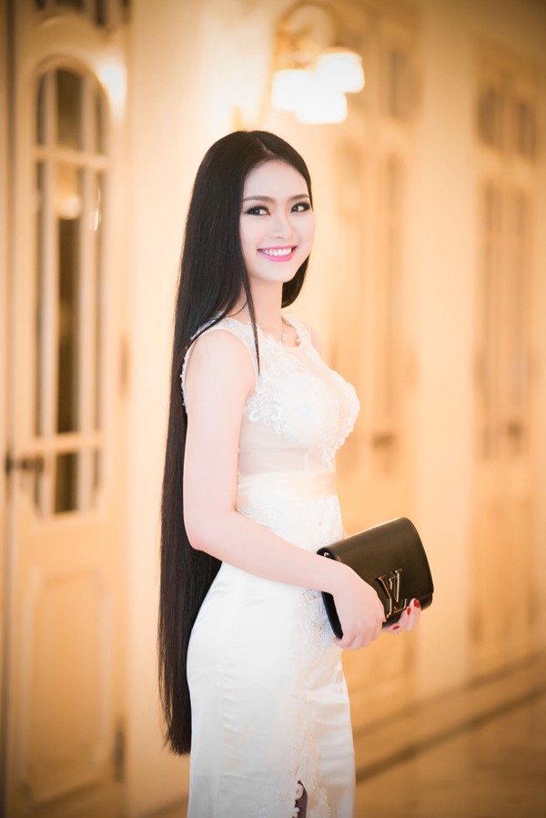 Hoa hậu dân tộc Ngọc Anh mặc váy ren trắng muốt gợi cảm - ảnh 8