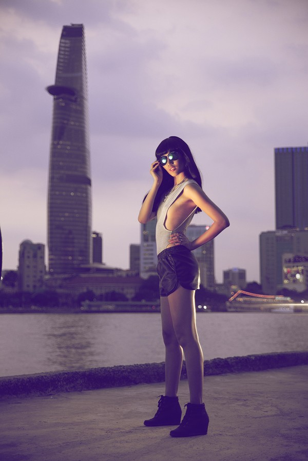 Trang Lạ hờ hững vòng một gợi cảm bên siêu xe - ảnh 8