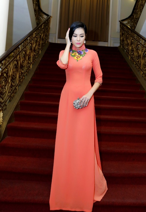 Oanh Yến, Victoria Phương Nguyễn e ấp áo dài - ảnh 3
