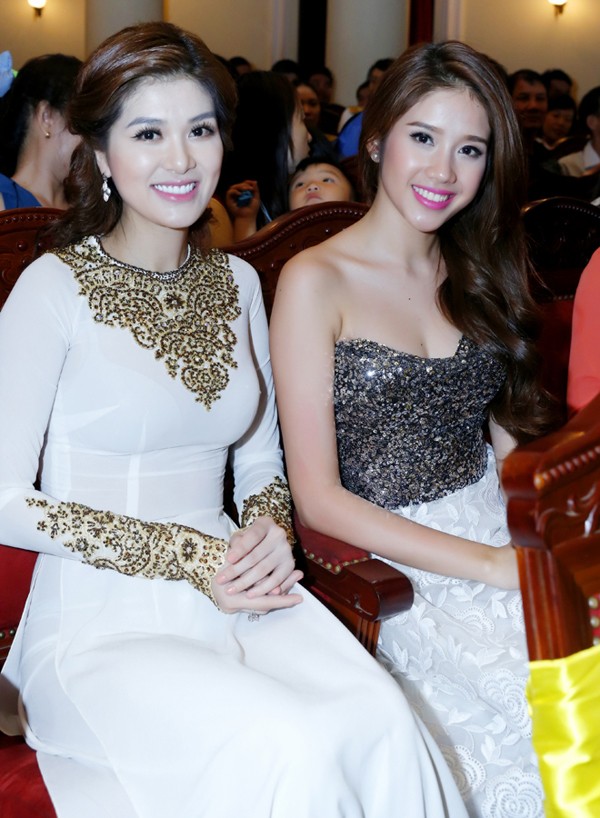 Oanh Yến, Victoria Phương Nguyễn e ấp áo dài - ảnh 10